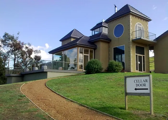 Sutherland Estate - Stunning Yarra Valley Vineyard